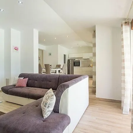 Monteci Comfortable Villa Galizana