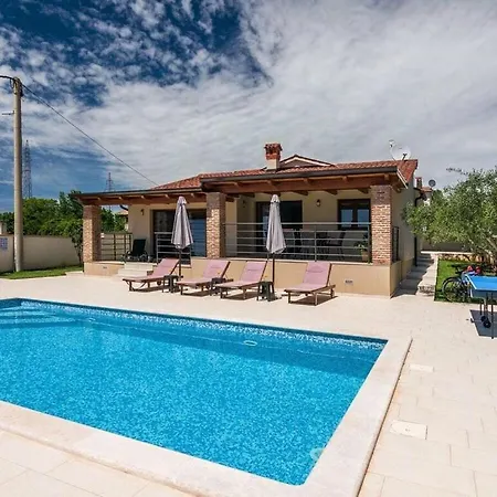 Monteci Comfortable Villa Galizana